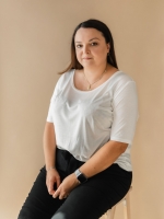 pedagog, terapeuta SI, specjalista Terapii NeuroTaktylnej MNRI® oraz terapeuta Integracji Odruchów Posturalnych i Dynamicznych MNRI®, terapeuta wybiórczości pokarmowej Marta Budzyńska